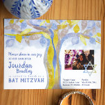 Invitation du Bat mitzvah de l'arbre de vie<br><div class="desc">Honorer votre Bat mitzvah avec un design de citron jaune et bleu. Les invitations présentent une photo avec une étoile de David superposée. Transférez ce design à une autre carte ou décoration de fête. Personnalisez facilement le texte et repositionnez-le !</div>
