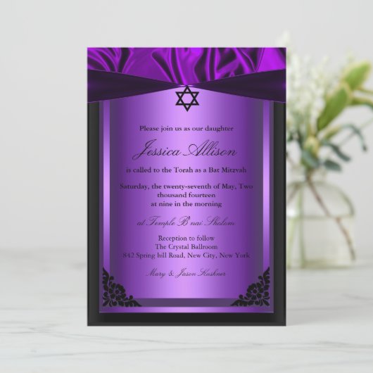 Invitation du bat mitzvah en soie violet et noire (Debout devant)