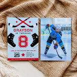 Invitation du parti Anniversaire de enfant de hock<br><div class="desc">Dentez vos patins et planifiez une fête d'anniversaire de hockey sur glace! Cette conception comprend des bâtons de hockey sur glace,  des patins et des rondelles. Modifiez cette conception pour qu'elle corresponde aux couleurs de votre équipe.</div>