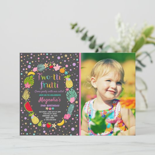 Invitation du Parti Frutti à deux tti 2e fête d'an (Debout devant)