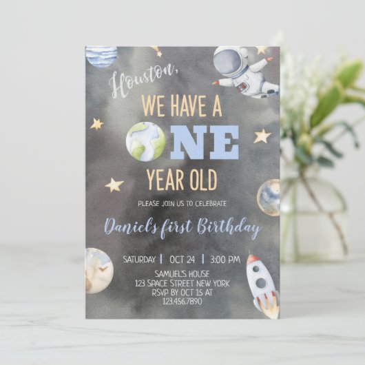 Invitation d'un an pour l'astronaute spatial (Debout devant)