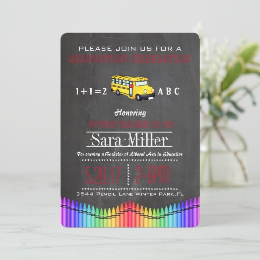 Invitation d'un enseignant d'autobus scolaire et s (Debout devant)