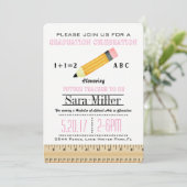 Invitation d'un enseignant de règle et crayon (Debout devant)