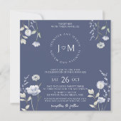 Invitation Dusty bleu fleur sauvage élégant Monogram Mariage (Devant)
