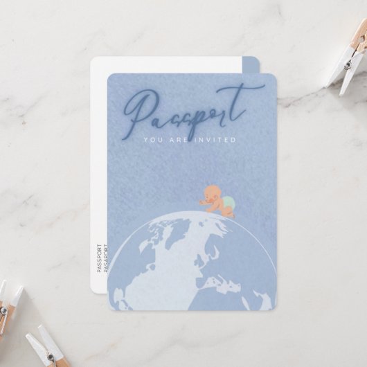 Invitation Dusty bleu Voyage passeport garçon baby shower (Devant/Arrière en situation)