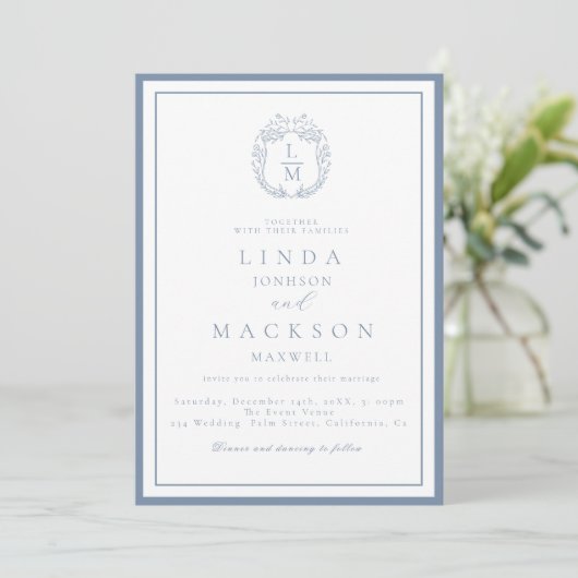 Invitation Dusty blue botanical crest monogram wedding (Debout devant)