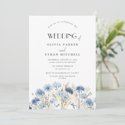 Invitation DUSTY Blue Cornflower Fleur sauvage Élégant mariag (Debout devant)
