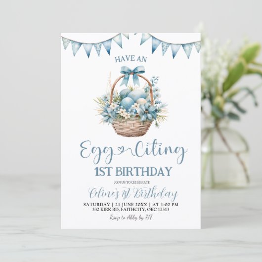 Invitation Dusty Blue Eggciting Birthday (Debout devant)