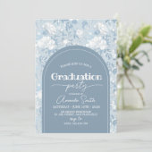 Invitation Dusty Blue Floral Arch Graduation Invite (Debout devant)