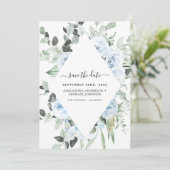 Invitation Dusty Blue Floral Enregistrer la date de la verdur (Debout devant)