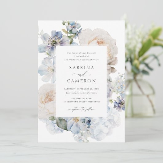 Invitation Dusty Blue Floral Hydrangea Rose Mariage (Debout devant)