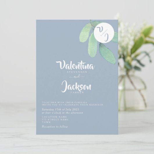 Invitation Dusty Blue Greenery Monogram Mariage (Debout devant)