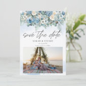 Invitation Dusty Blue Hydrangea Photo QR Code Enregistrer La  (Debout devant)