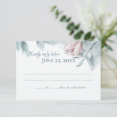 Invitation Dusty Blue Magnolias Élégante réponse de mariage (Debout devant)