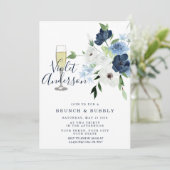 Invitation Dusty Blue Navy Lumières Floral Brunch & Bubbly (Debout devant)