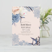 Invitation Dusty Blue & Peach Broderie de dentelle pour une d (Debout devant)