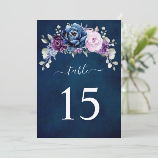 Invitation Dusty Blue Purple Lilac Wedding Table number card (Debout devant)