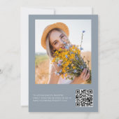 Invitation Dusty Blue QR Code Fleur sauvage Petals & Prosecco (Dos)