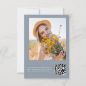 Invitation Dusty Blue QR Code Fleur sauvage Photo (Dos)