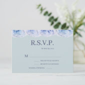 Invitation Dusty Blue Roses Sage élégant mariage floral RSVP (Debout devant)
