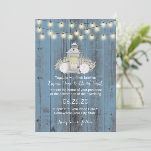 Invitation Dusty Blue Rustic Lantern & String Mariage (Debout devant)