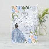 Invitation Dusty Blue Silver Floral Princess Quinceañera (Debout devant)