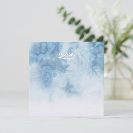 Invitation Dusty Blue Winter Script Calligraphie White Branch (Debout devant)
