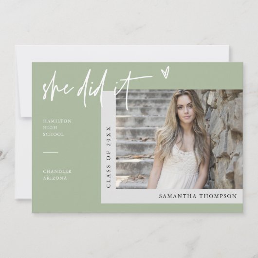 Invitation Dusty Green Modern Boho Elle L'A Fait Grad Photo (Devant)