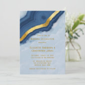 Invitation Dusty Navy Blue & Gold Agate Mariage (Debout devant)