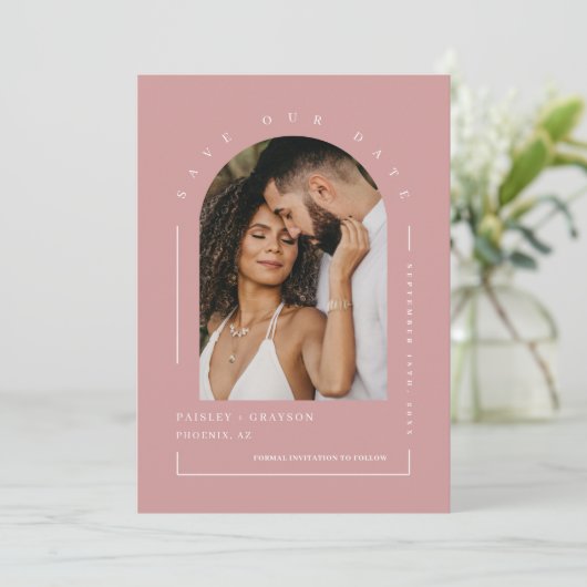 Invitation Dusty Pink Boho Arch Photo QR Code Enregistrer not (Debout devant)