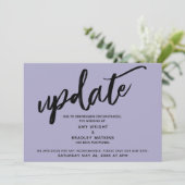Invitation Écriture manuscrite Mariage reporté Dusty Purple C (Debout devant)