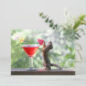 Invitation Écureuil buvant un cocktail à l'heure heureuse (Debout devant)