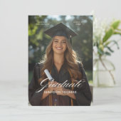 Invitation Editorial Typography Graduation  (Debout devant)