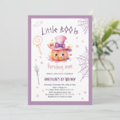 Invitation Éffrayant Un mignon Halloween Baby Girl 1er annive (Debout devant)