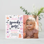 Invitation Éffrayant Une Mignonne Halloween Ghost 1ère fête d (Debout devant)