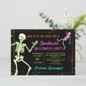Invitation Éffrayante Dancing Skeleton Black Halloween Party (Debout devant)