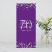 Invitation Elégant 70e Anniversaire Menu Argent Confetti Viol (Debout devant)