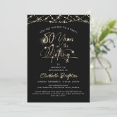 Invitation Élégant Black White Gold Script 80e anniversaire (Debout devant)