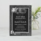 Invitation Élégant Black/White Sweet 16 Masquerade Party (Debout devant)