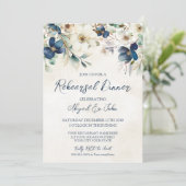 Invitation Elegant Blue Floral Winter Rehearsal Dinner (Debout devant)