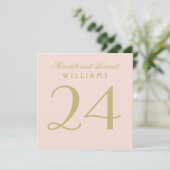 Invitation Élégant Blush Gold Mariage Monogramme Numéro de ta (Debout devant)