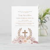 Invitation Élégant Boho Pampas Floral Cross Wreath Baptisme (Debout devant)