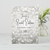 Invitation Élégant Bokeh Lights Script moderne Sweet 16 Argen (Debout devant)