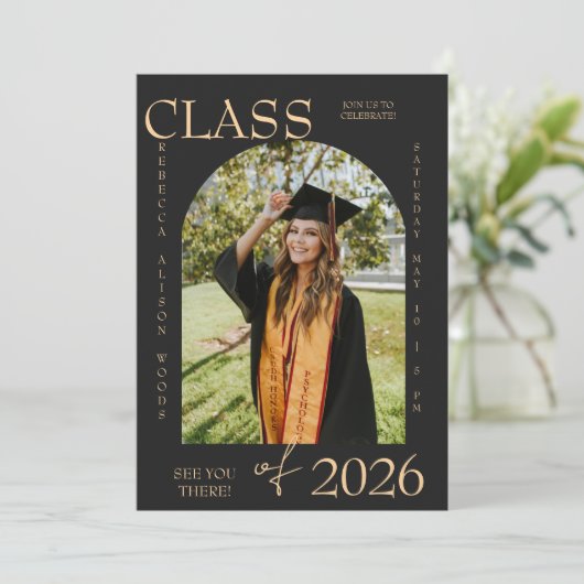 Invitation Elegant Class of 2026 Graduation Invite (Debout devant)