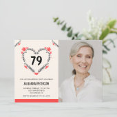 Invitation Elégant Coeur Floral Rouge pour ses 79ème annivers (Debout devant)