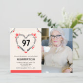 Invitation Elégant Coeur Floral Rouge pour son 97e anniversai (Debout devant)