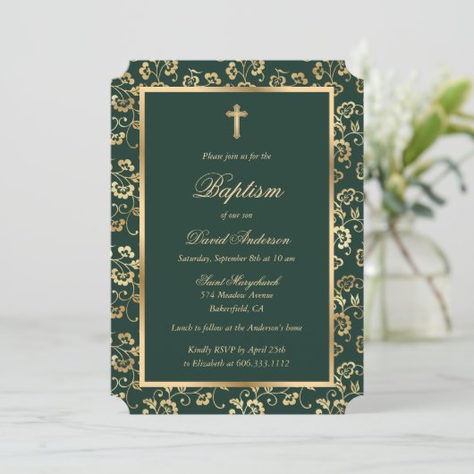 Invitation Élégant croix d'or vert Script floral Baptême (Debout devant)
