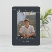Invitation Elegant Dark Blue Graduate Announcement with Photo (Debout devant)
