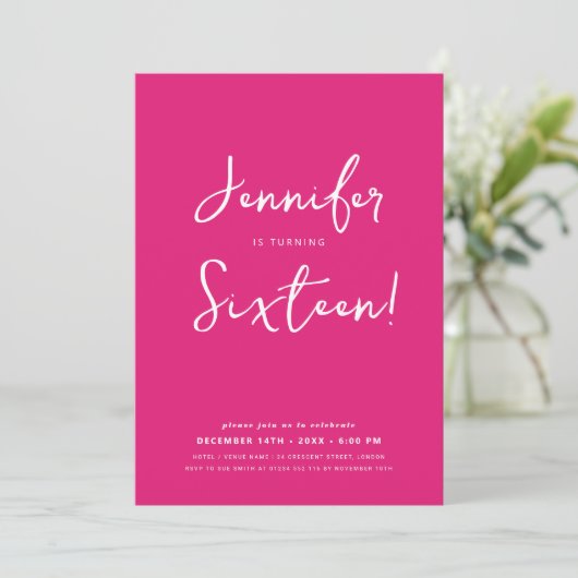 Invitation Élégant Design minimal Script Sweet 16 Hot Rose (Debout devant)