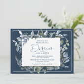 Invitation Élégant dîner de répétition bleu foncé couronne fl (Debout devant)